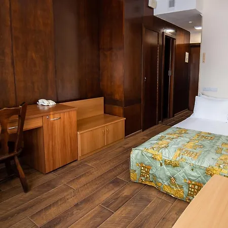 Salute Hotel 3*
